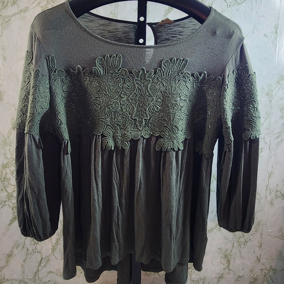 ADIVA Beautiful Embroidered Applique Top - Picture 1 of 10